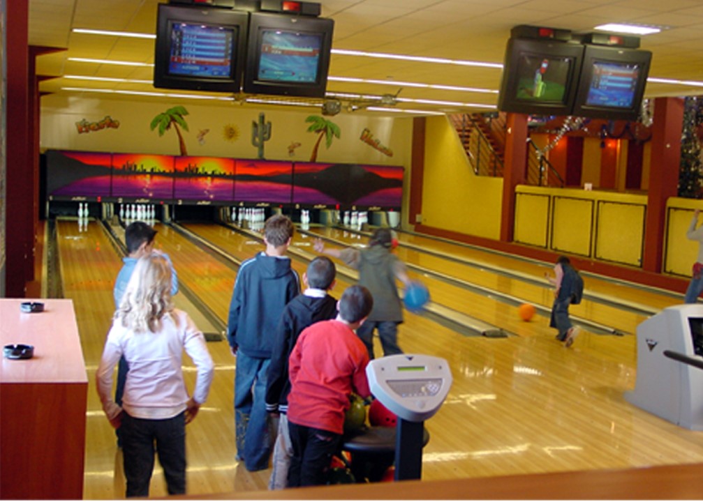Birthday Celebrations for teenagers : Bowling and Laser Game